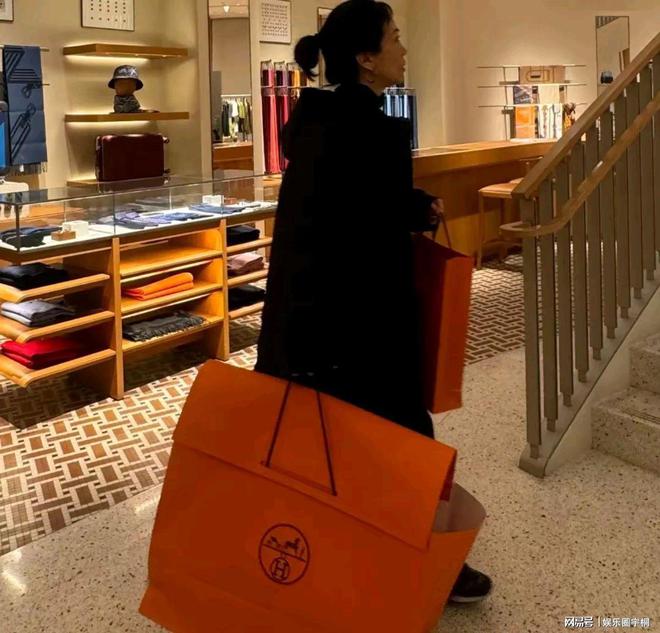 不离美国巡演撒狗粮夫妻相十足令人羡！long8国际龙8萧敬腾林有慧形影