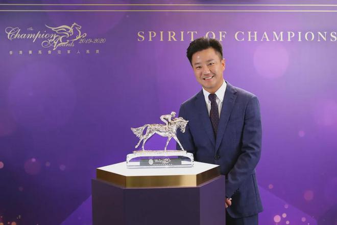 戴眼罩夺魁家族曾养香港马王龙8国际头号玩家王经纬赛驹
